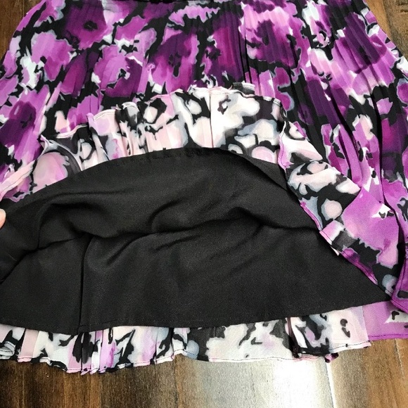 BCBGeneration Women’s Pleated Floral Mini Skirt - Picture 4 of 8